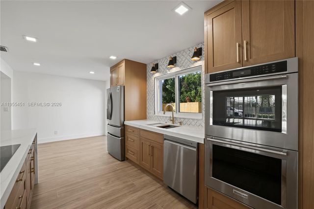 5641 NE 21st Ave, Fort Lauderdale, FL 33308