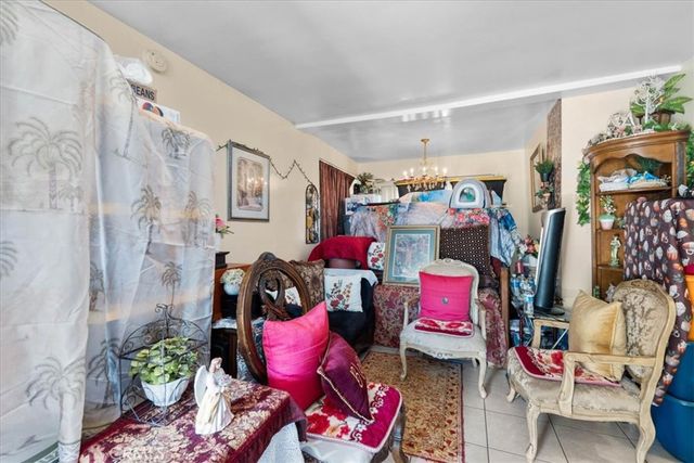 7715 Whitsett, Los Angeles, CA 90001