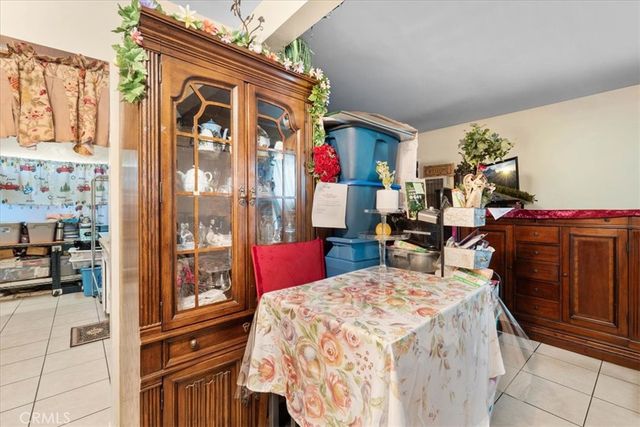 7715 Whitsett, Los Angeles, CA 90001
