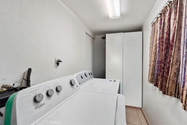 7715 Whitsett, Los Angeles, CA 90001