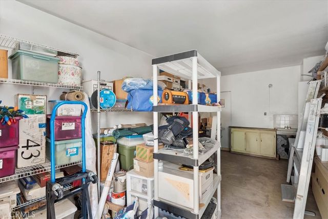 7715 Whitsett, Los Angeles, CA 90001
