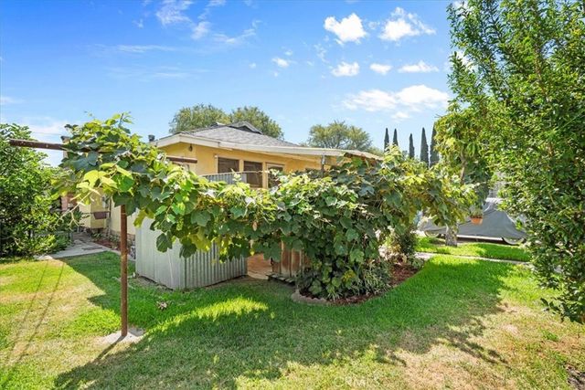 7715 Whitsett, Los Angeles, CA 90001