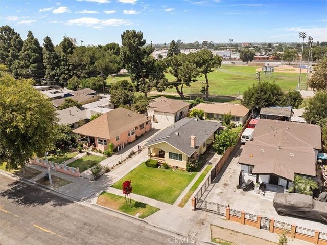 7715 Whitsett, Los Angeles, CA 90001