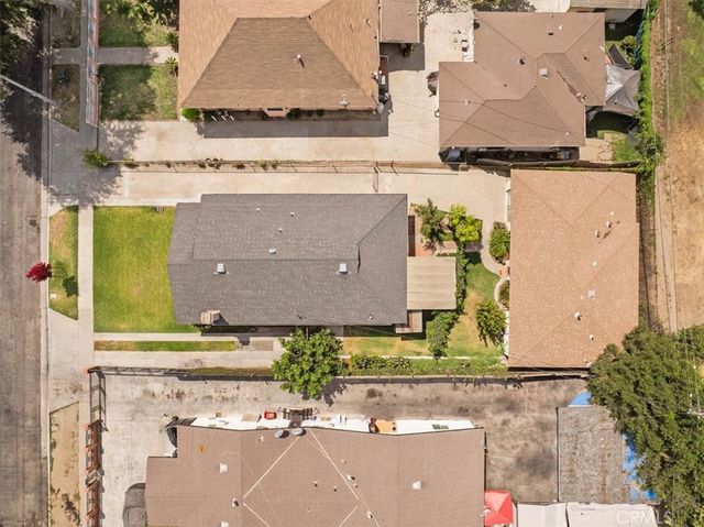 7715 Whitsett, Los Angeles, CA 90001
