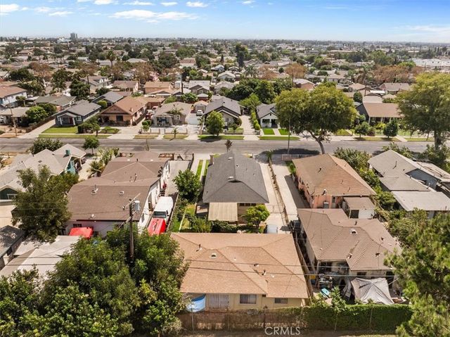 7715 Whitsett, Los Angeles, CA 90001