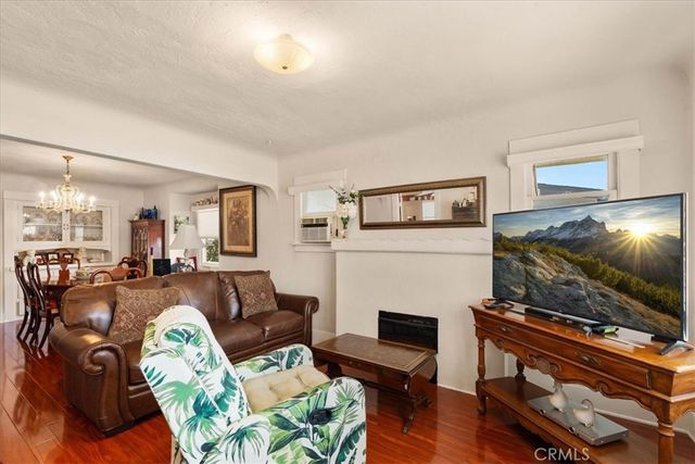7715 Whitsett, Los Angeles, CA 90001