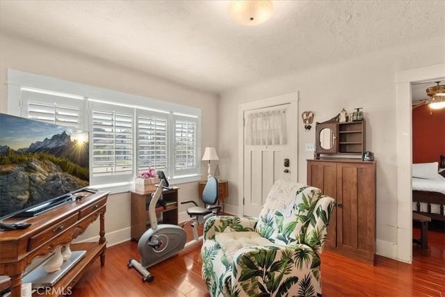 7715 Whitsett, Los Angeles, CA 90001
