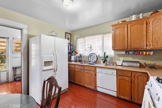 7715 Whitsett, Los Angeles, CA 90001