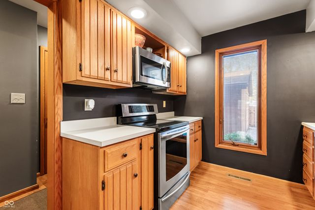 3187 Sycamore Drive, Columbus, IN 47203