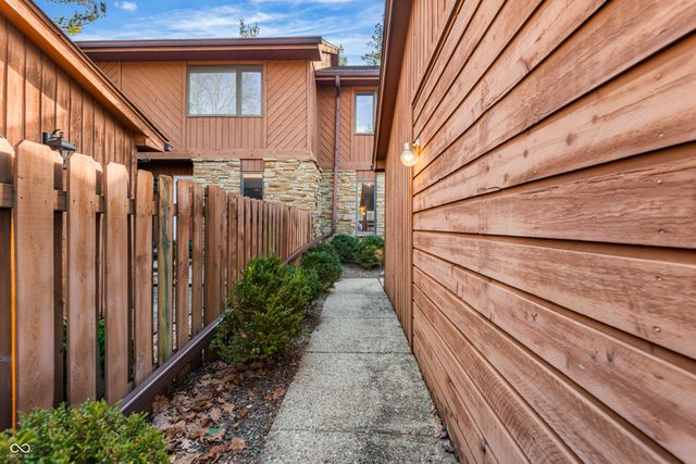 3187 Sycamore Drive, Columbus, IN 47203