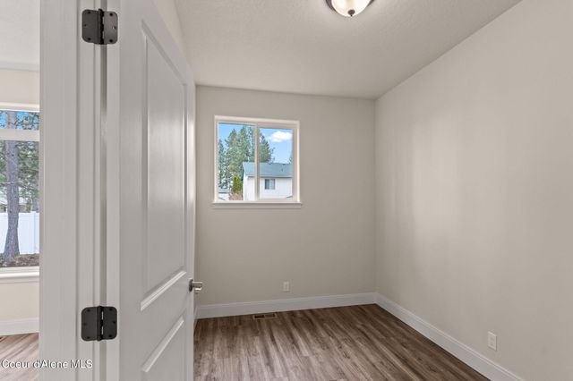 8975 BEDWELL ST, Rathdrum, ID 83858