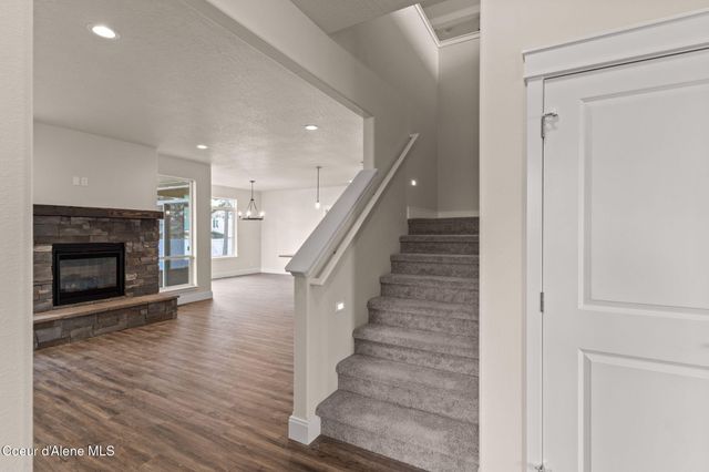 8975 BEDWELL ST, Rathdrum, ID 83858