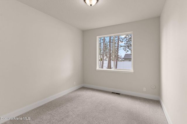 8975 BEDWELL ST, Rathdrum, ID 83858