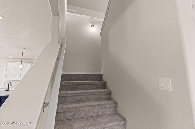 8975 BEDWELL ST, Rathdrum, ID 83858