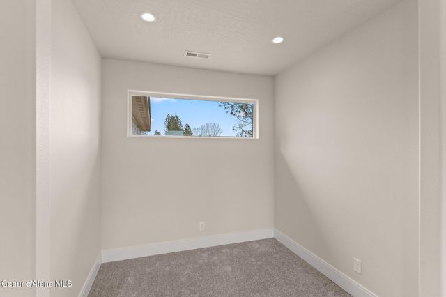 8975 BEDWELL ST, Rathdrum, ID 83858