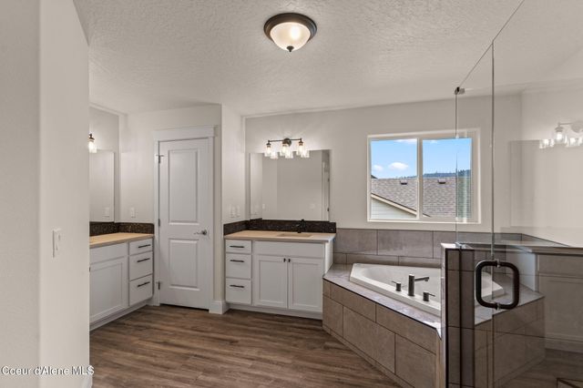 8975 BEDWELL ST, Rathdrum, ID 83858