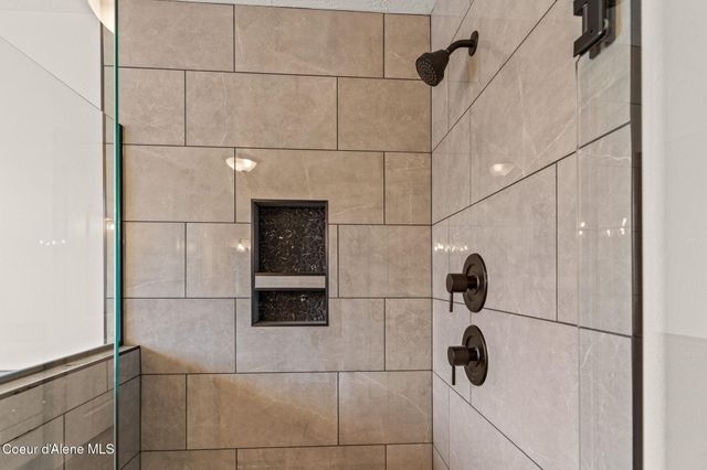 8975 BEDWELL ST, Rathdrum, ID 83858