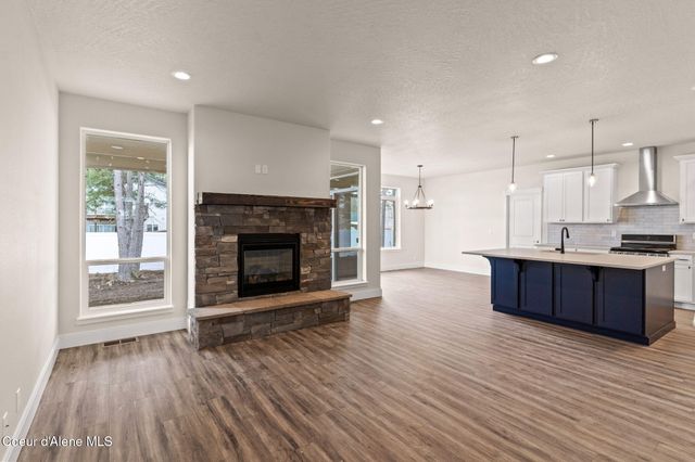 8975 BEDWELL ST, Rathdrum, ID 83858