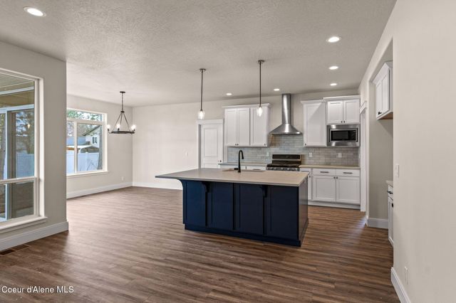 8975 BEDWELL ST, Rathdrum, ID 83858