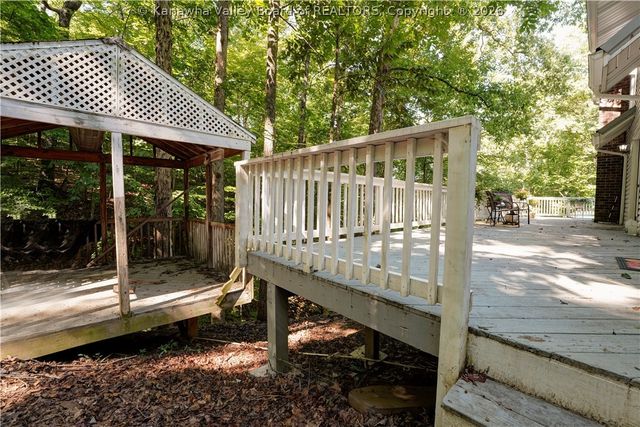 50 Mountaineer Heights Drive, Elkview, WV 25071
