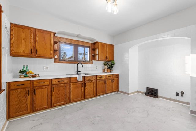 4265 N 29th STREET, Milwaukee, WI 53216