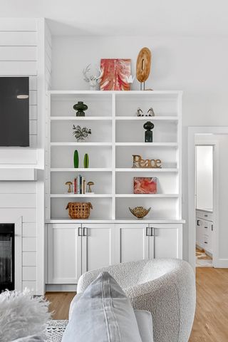 6039 S Kings Avenue, Springfield, MO 65810