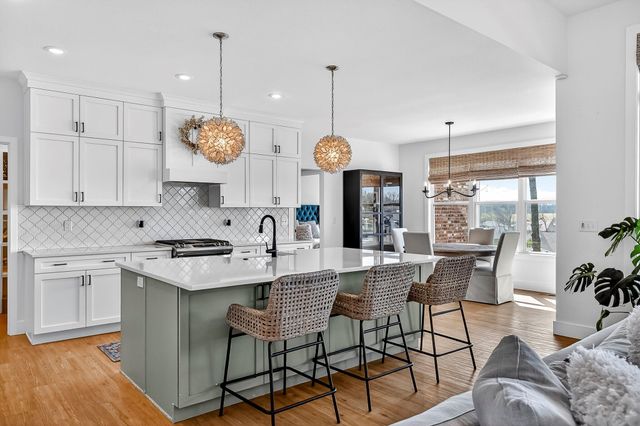 6039 S Kings Avenue, Springfield, MO 65810