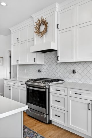 6039 S Kings Avenue, Springfield, MO 65810