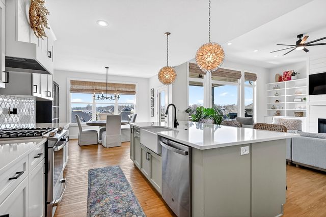 6039 S Kings Avenue, Springfield, MO 65810