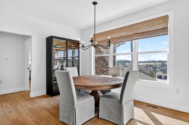 6039 S Kings Avenue, Springfield, MO 65810