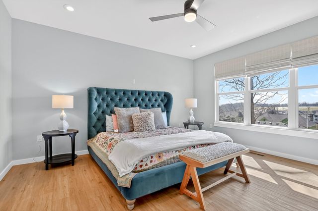 6039 S Kings Avenue, Springfield, MO 65810