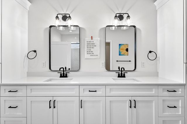 6039 S Kings Avenue, Springfield, MO 65810