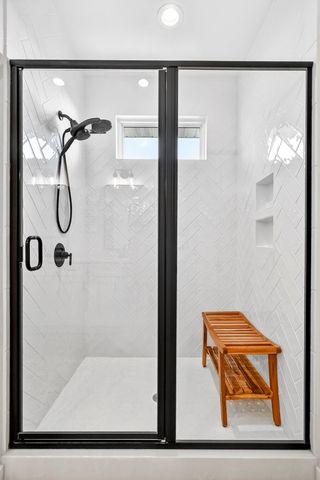 6039 S Kings Avenue, Springfield, MO 65810