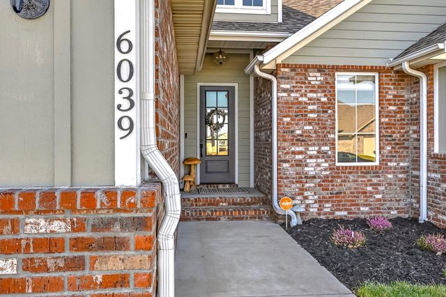 6039 S Kings Avenue, Springfield, MO 65810