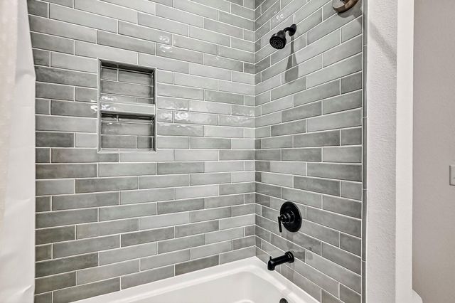 6039 S Kings Avenue, Springfield, MO 65810