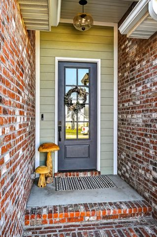 6039 S Kings Avenue, Springfield, MO 65810