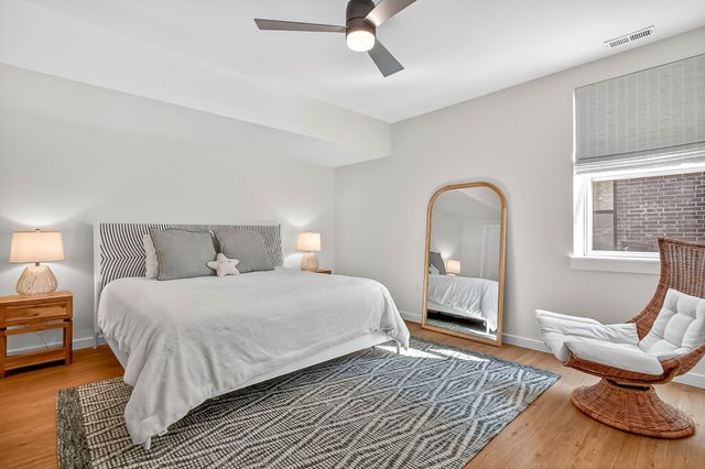 6039 S Kings Avenue, Springfield, MO 65810