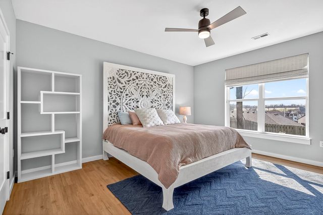 6039 S Kings Avenue, Springfield, MO 65810