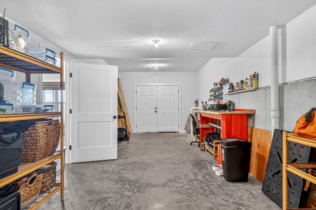 6039 S Kings Avenue, Springfield, MO 65810