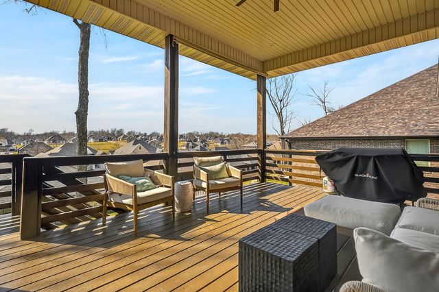 6039 S Kings Avenue, Springfield, MO 65810