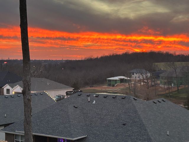 6039 S Kings Avenue, Springfield, MO 65810