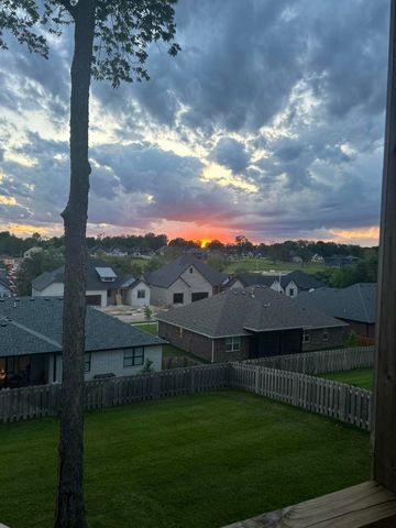 6039 S Kings Avenue, Springfield, MO 65810