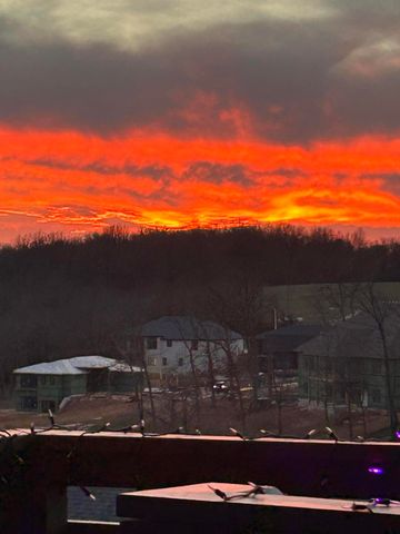 6039 S Kings Avenue, Springfield, MO 65810