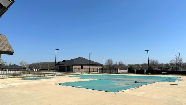 6039 S Kings Avenue, Springfield, MO 65810