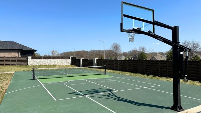 6039 S Kings Avenue, Springfield, MO 65810