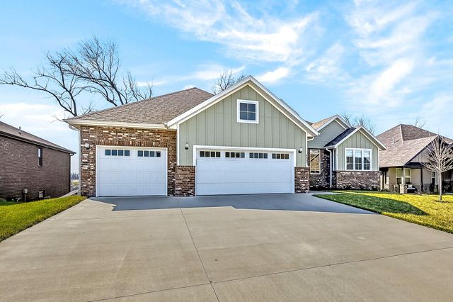 6039 S Kings Avenue, Springfield, MO 65810