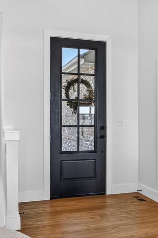 6039 S Kings Avenue, Springfield, MO 65810