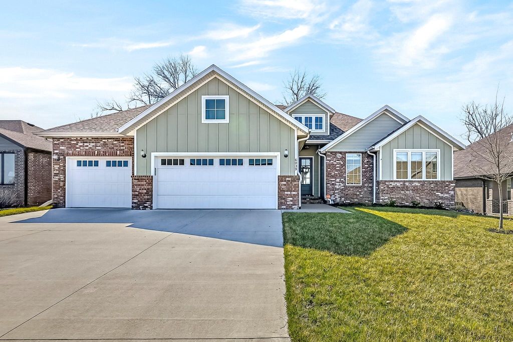 6039 S Kings Avenue, Springfield, MO 65810