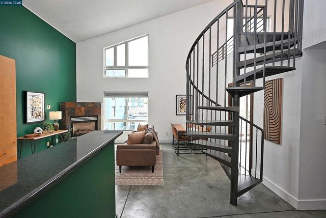 675 675 8Th Street 15, Oakland, CA 94607