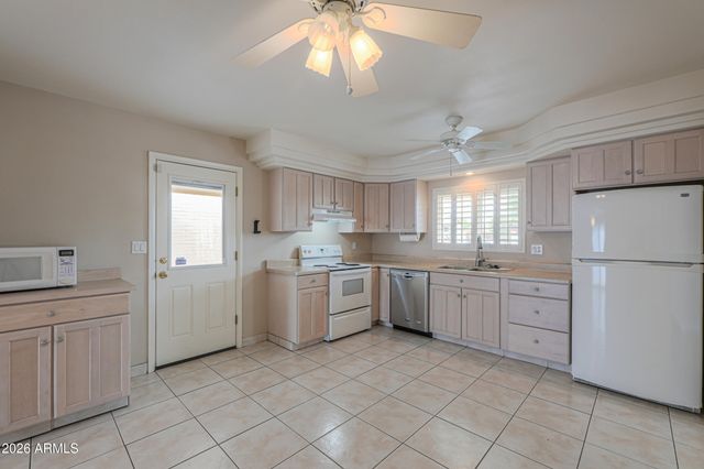 2139 E BETTY ELYSE Lane, Phoenix, AZ 85022